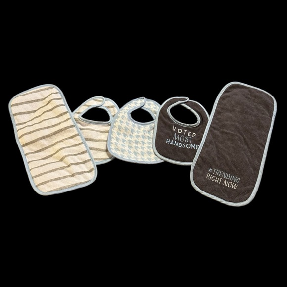 ⭐️4/$20⭐️ NWOT Luvable Friends 3 pack Bibs & 2 Burp Cloths - Picture 1 of 6